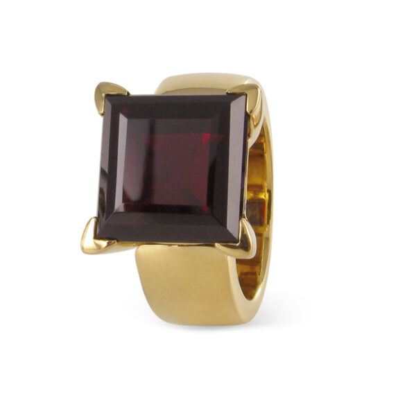 Ring  Granat 750/GG