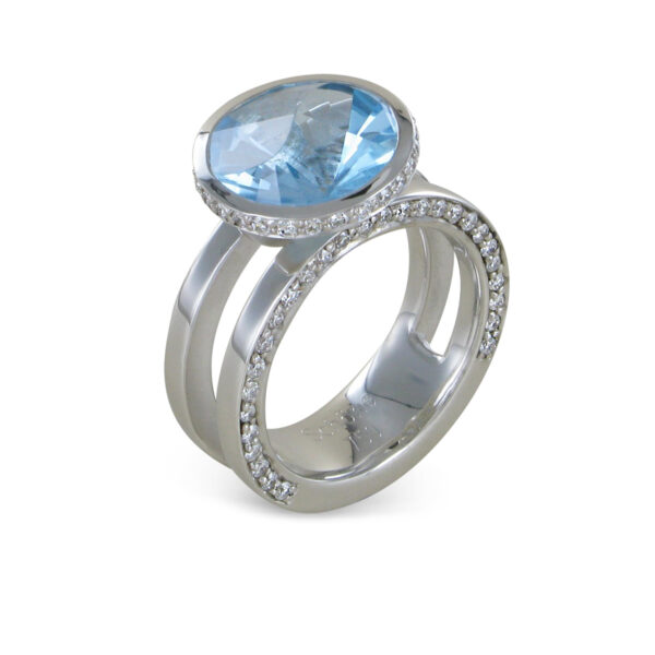 Bandring mit Blautopas und Diamant