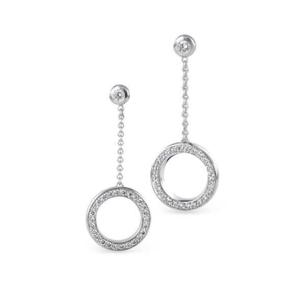 langer Ohrschmuck mit Diamant